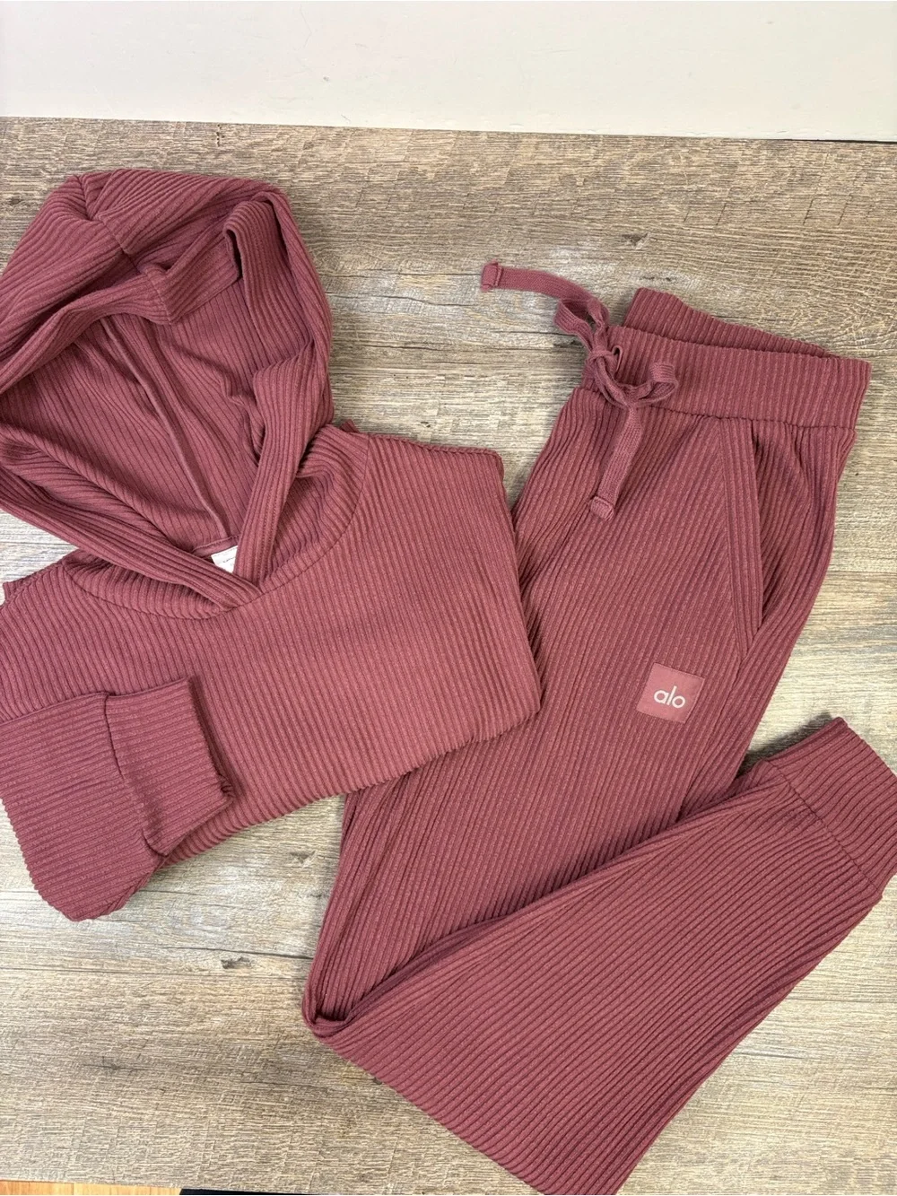 Alo Yoga Muse  Ribbed Jogger Pants Burgundy Truffle Size S